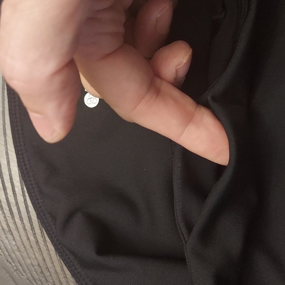 ZELLA Black Cropped Leggings with Perforated Hem and Pockets - Picture 9 of 13